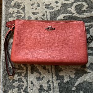 Coach Pebble Leather Double Zip Wristlet Wallet Bag.